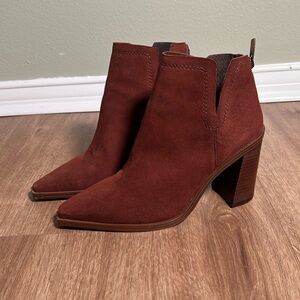 Vince Camuto Welland Booties- size 8
